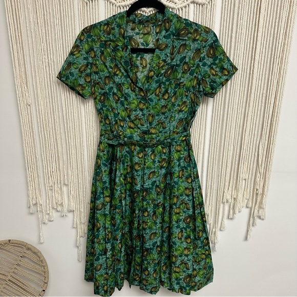 Vintage green floral dress with belt - Picture 1 of 8